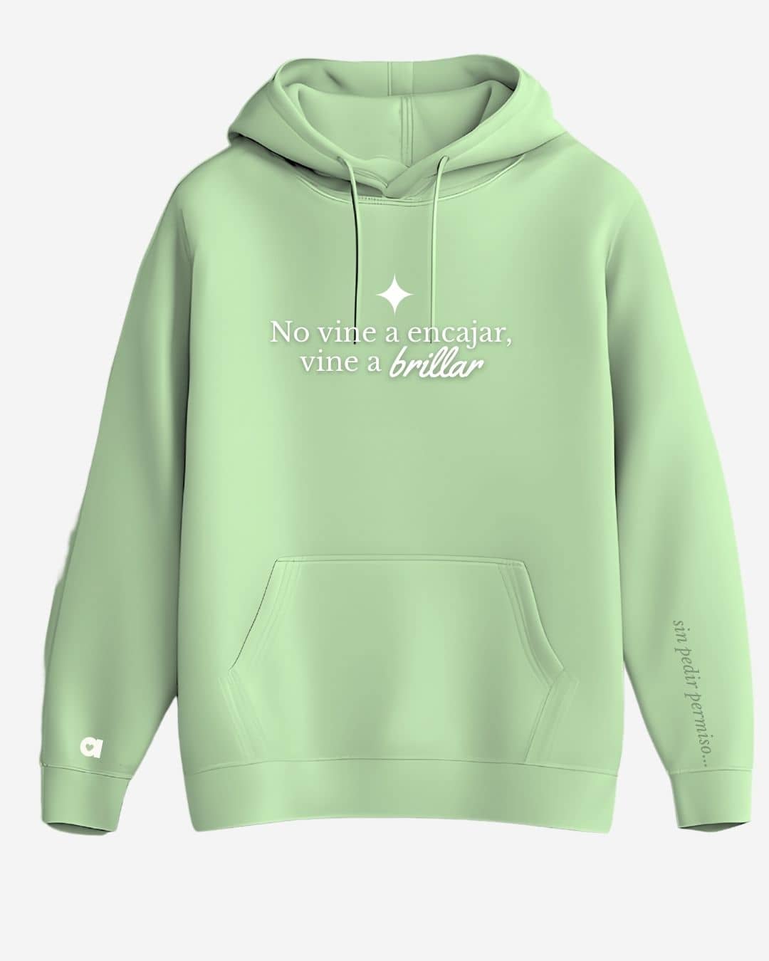 Mujer usando hoodie NARA “No vine a encajar”, pose empoderada y segura – imagen 5