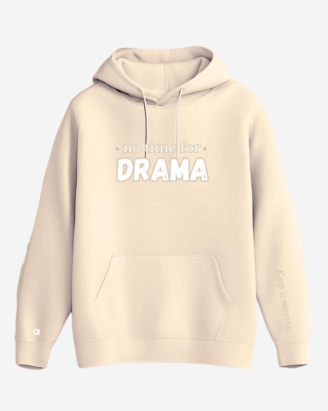 Modelo con hoodie NARA “No time for drama”, expresión firme y relajada – imagen 5