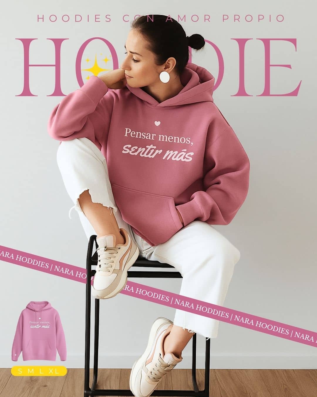Mujer usando hoodie NARA “Pensar menos, sentir más”, fondo neutro, estilo relajado – imagen 5